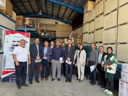 خدمات تخصصی کلینیکی برای صنعتگران شهرک صنعتی ملوسجان؛ برگزاری کلینیک سیار صنعت با حضور مشاوران برتر